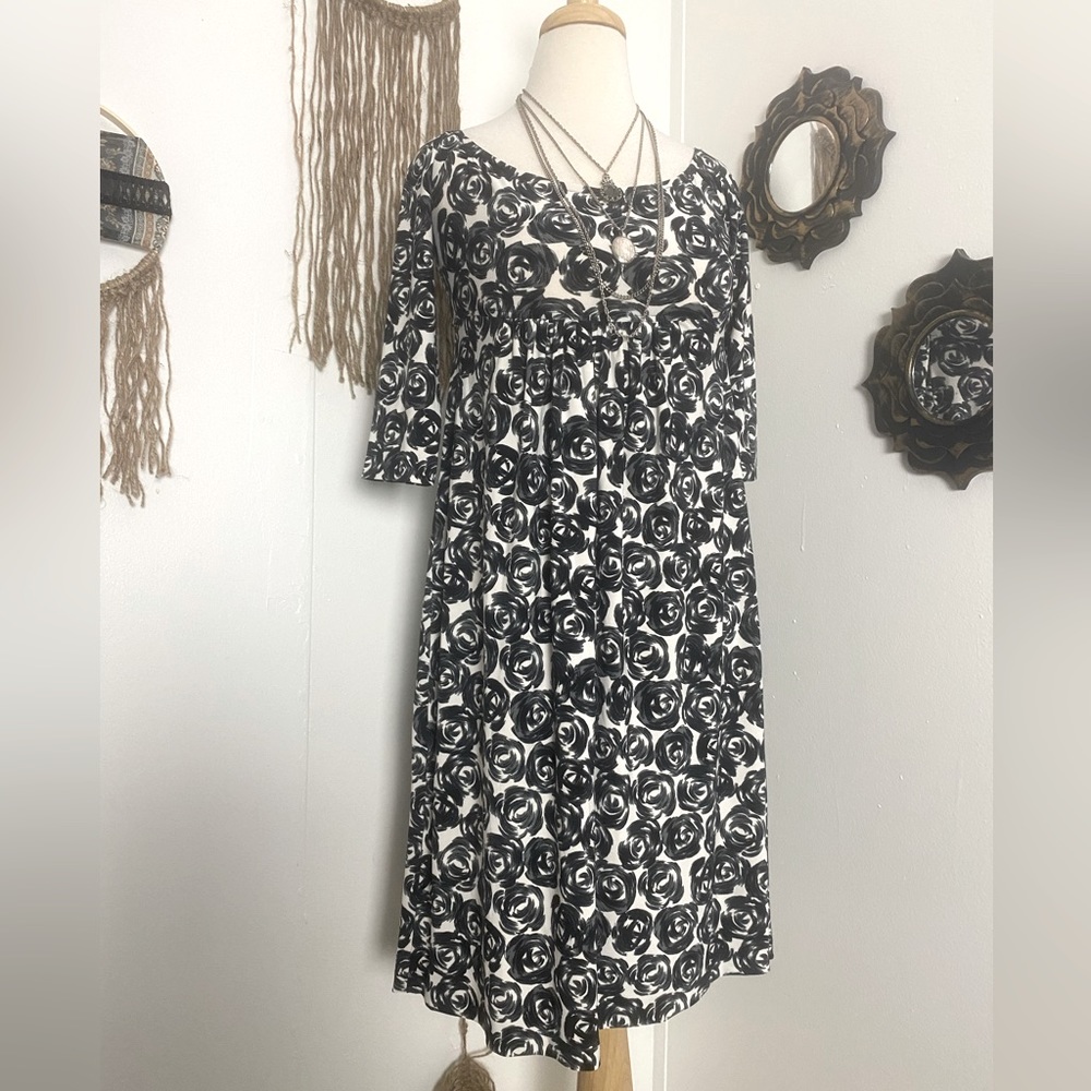 Offer   Norma Kamali half sleeve midi dress stretch white base black roses S